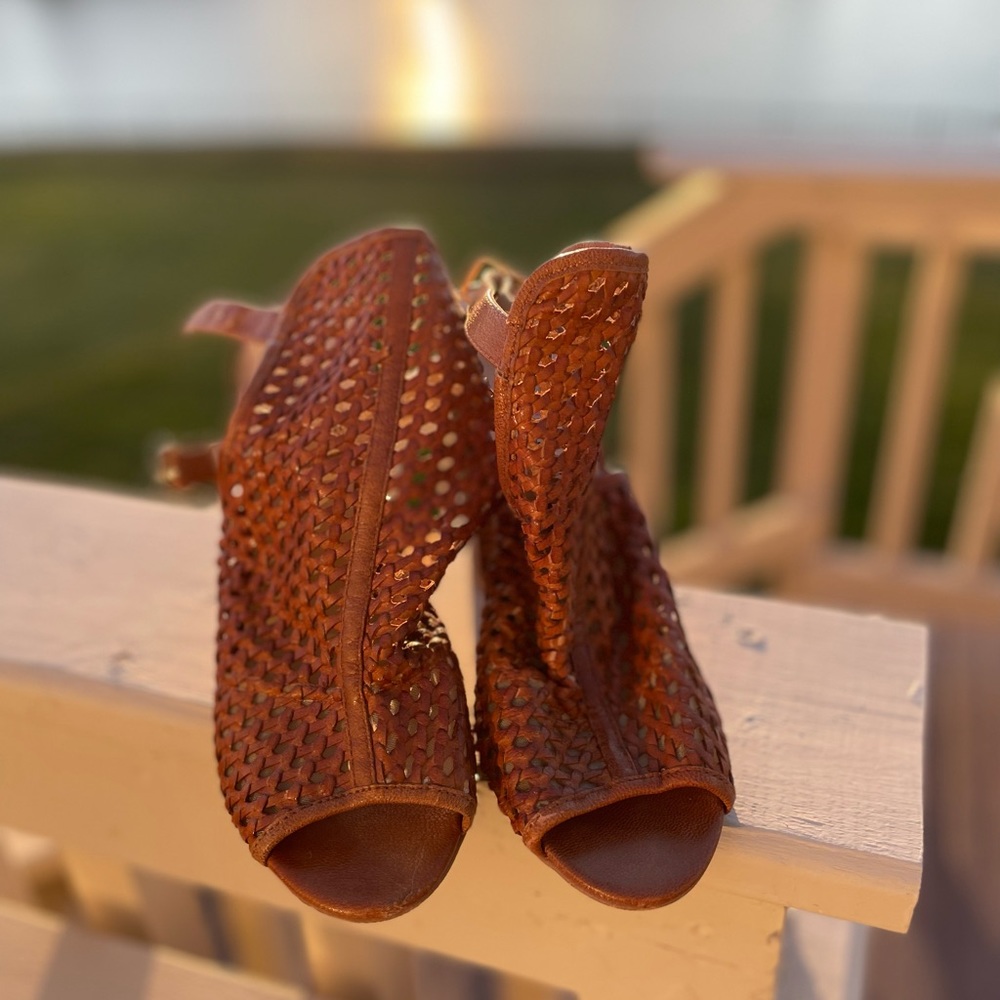 chinese laundry kristin cavallari  brown summer heel used size 10